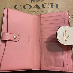 Beautiful Coach Wallet🌸
